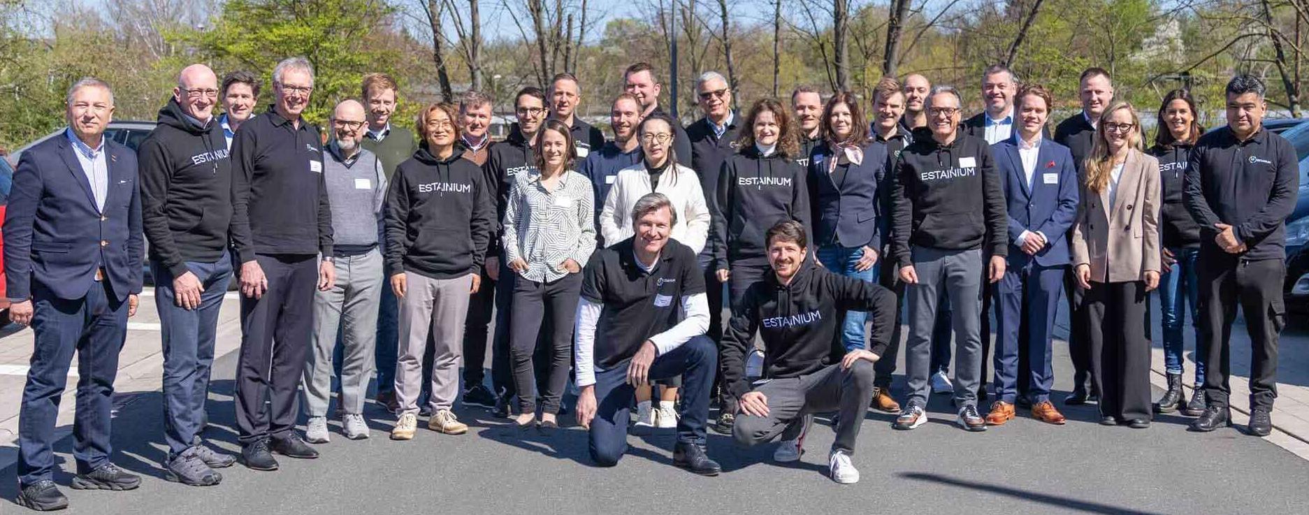 Group picture of the participants of the first general meeting of ESTAINIUM